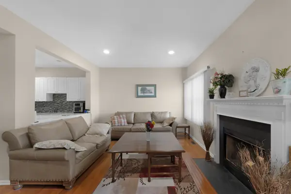 Living room toward the fireplace